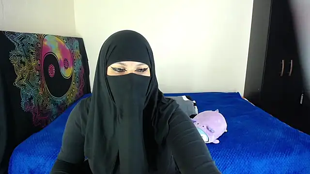Snapshot of evelyn__salah chatting on 04/27/26, 11:25 evelyn salah online show from 04/27/26, 11:25