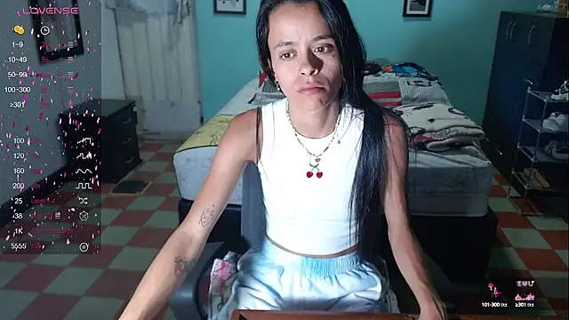 Snapshot of Mia_sexy18_ chatting on 12/16/24, 01:21 Mia sexy18 online show from 12/16/24, 01:21