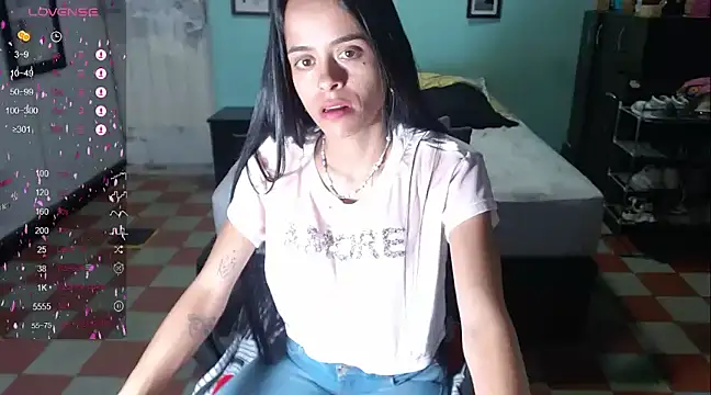 Snapshot of Mia_sexy18_ chatting on 01/16/25, 02:51 Mia sexy18 online show from 01/16/25, 02:51