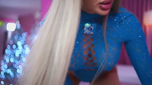 Snapshot of AshleySinn chatting on 12/20/25, 10:00 AshleySinn online show from 12/20/25, 10:00