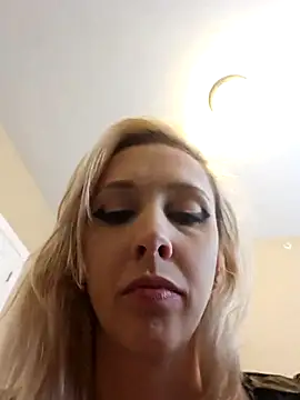 AmethystFoxx online show from 10/20/25, 06:52