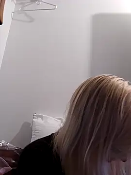 AmethystFoxx online show from 11/03/25, 09:38