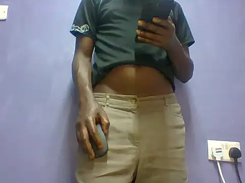 Snapshot of Africanmandk chatting on 10/17/25, 11:35 Africanmandk online show from 10/17/25, 11:35