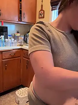 Snapshot of Mini_And_The_Bear chatting on 02/01/26, 09:46 Mini And The Bear online show from 02/01/26, 09:46