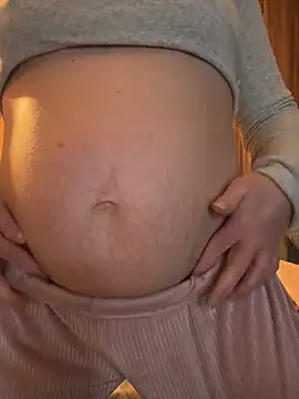 Snapshot of Mini_And_The_Bear chatting on 02/05/26, 05:50 Mini And The Bear online show from 02/05/26, 05:50