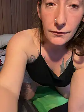 Snapshot of Mini_And_The_Bear chatting on 02/09/26, 05:06 Mini And The Bear online show from 02/09/26, 05:06