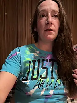 Snapshot of Mini_And_The_Bear chatting on 02/13/26, 07:10 Mini And The Bear online show from 02/13/26, 07:10