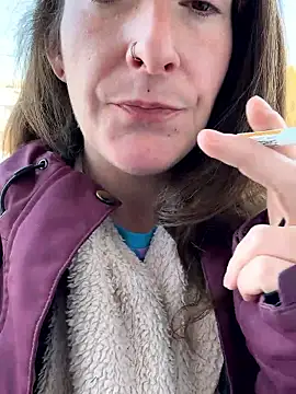 Snapshot of Mini_And_The_Bear chatting on 02/14/26, 04:26 Mini And The Bear online show from 02/14/26, 04:26