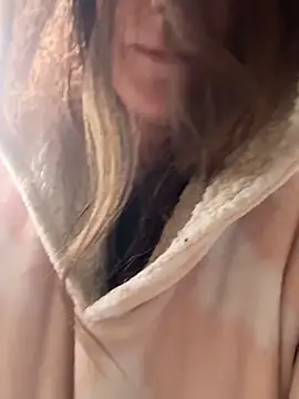 Snapshot of Mini_And_The_Bear chatting on 02/18/26, 07:43 Mini And The Bear online show from 02/18/26, 07:43