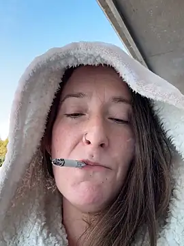 Snapshot of Mini_And_The_Bear chatting on 03/02/26, 04:47 Mini And The Bear online show from 03/02/26, 04:47