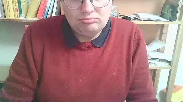 Snapshot of makau1 chatting on 11/12/25, 09:03 makau1 online show from 11/12/25, 09:03