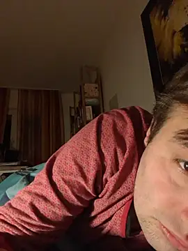 Snapshot of makau1 chatting on 11/14/25, 05:28 makau1 online show from 11/14/25, 05:28