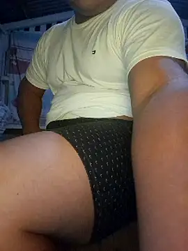 Snapshot of Efrain2090 chatting on 12/24/24, 01:06 Efrain2090 online show from 12/24/24, 01:06