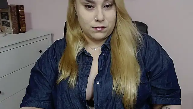 XgloryHAILEY online show from 03/04/25, 10:27