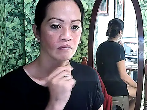 yummy 21xxx online show from 10/28/25, 04:49