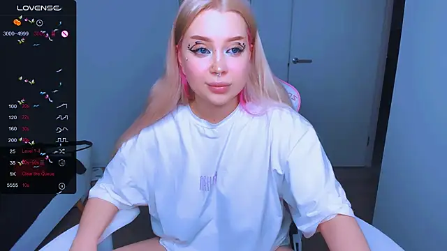 MonaLauu online show from 03/11/25, 03:12