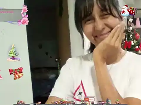 Snapshot of Moon_lunita chatting on 12/19/24, 10:32 Moon lunita online show from 12/19/24, 10:32