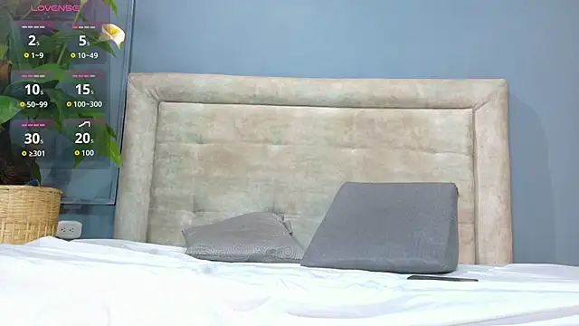 nicol snow online show from 02/05/26, 01:16