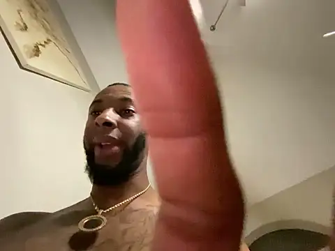 Snapshot of bosstang770 chatting on 12/25/24, 05:37 bosstang770 online show from 12/25/24, 05:37