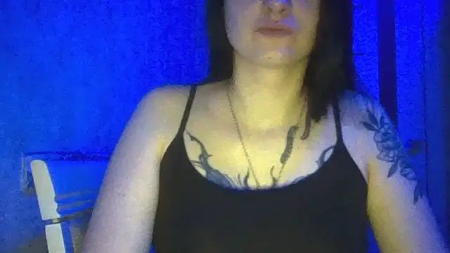 Snapshot of LolaMegan chatting on 05/17/26, 09:44 LolaMegan online show from 05/17/26, 09:44