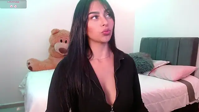 Snapshot of Melaniie01 chatting on 12/15/25, 10:25 Melaniie01 online show from 12/15/25, 10:25