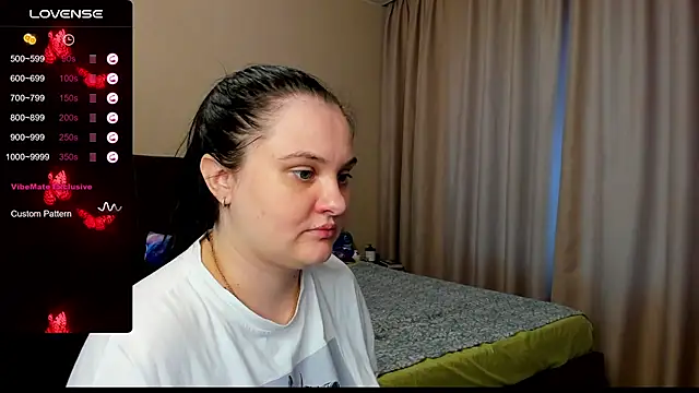 AlanaBrox online show from 10/28/25, 09:13