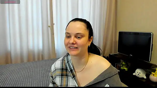 Snapshot of AlanaBrox chatting on 05/18/26, 10:43 AlanaBrox online show from 05/18/26, 10:43