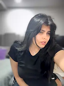 Alyaa s online show from 10/29/25, 02:47