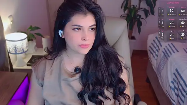 Snapshot of Alyaa_s chatting on 04/28/26, 01:04 Alyaa s online show from 04/28/26, 01:04