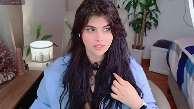 Snapshot of Alyaa_s chatting on 06/07/26, 01:48 Alyaa s online show from 06/07/26, 01:48