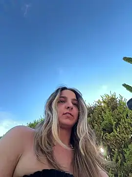 DoriDeluxe66 online show from 04/18/26, 03:49