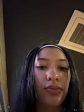 Snapshot of kendall_ruiz chatting on 11/05/25, 04:40 kendall ruiz online show from 11/05/25, 04:40