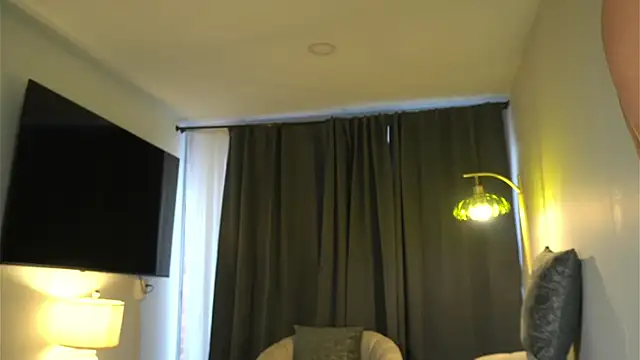 Snapshot of kendall_ruiz chatting on 11/14/25, 09:57 kendall ruiz online show from 11/14/25, 09:57