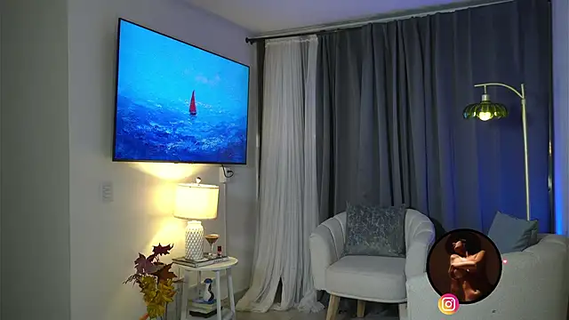 Snapshot of kendall_ruiz chatting on 12/03/25, 11:03 kendall ruiz online show from 12/03/25, 11:03