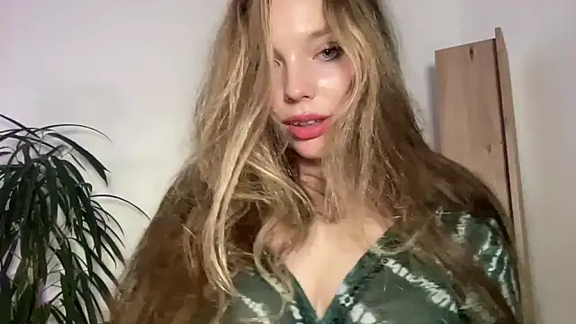 Snapshot of Sara_Browney chatting on 11/02/25, 08:55 Sara Browney online show from 11/02/25, 08:55