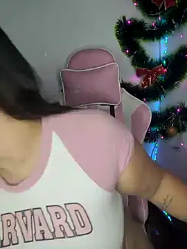 Snapshot of ValerieDiiamond chatting on 12/18/24, 04:20 ValerieDiiamond online show from 12/18/24, 04:20