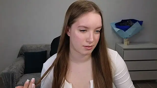 Snapshot of EvaMaddison chatting on 12/27/24, 05:42 EvaMaddison online show from 12/27/24, 05:42