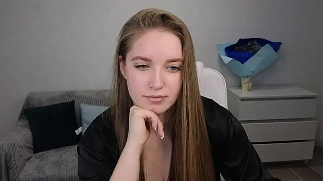 Snapshot of EvaMaddison chatting on 01/01/25, 12:00 EvaMaddison online show from 01/01/25, 12:00