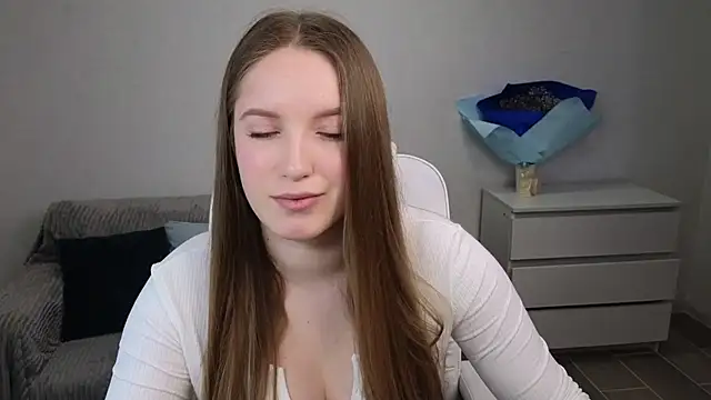 Snapshot of EvaMaddison chatting on 02/13/25, 04:43 EvaMaddison online show from 02/13/25, 04:43