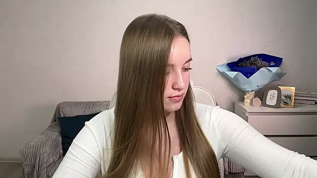 Snapshot of EvaMaddison chatting on 10/15/25, 06:52 EvaMaddison online show from 10/15/25, 06:52