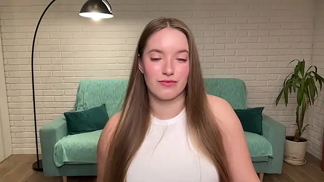 Snapshot of EvaMaddison chatting on 10/28/25, 07:12 EvaMaddison online show from 10/28/25, 07:12