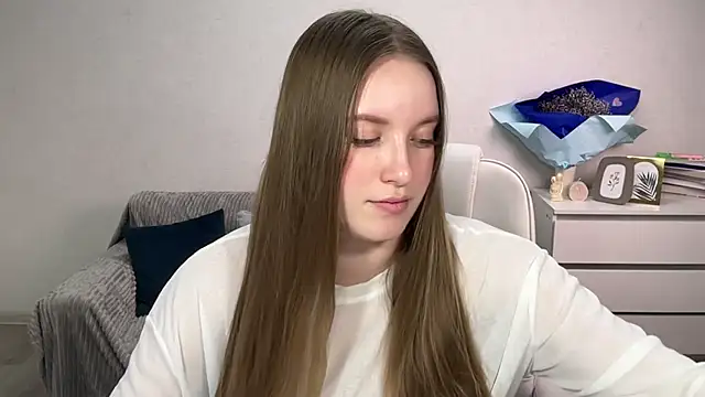 Snapshot of EvaMaddison chatting on 11/21/25, 07:56 EvaMaddison online show from 11/21/25, 07:56