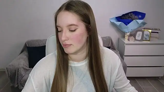 Snapshot of EvaMaddison chatting on 12/17/25, 08:26 EvaMaddison online show from 12/17/25, 08:26