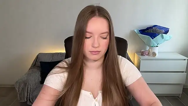 EvaMaddison online show from 04/03/26, 07:28