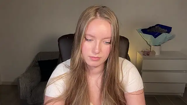 EvaMaddison online show from 04/20/26, 08:43