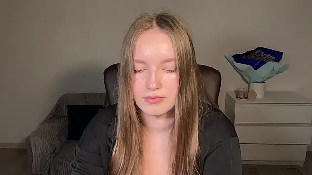 EvaMaddison online show from 04/22/26, 08:32