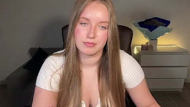Snapshot of EvaMaddison chatting on 06/07/26, 06:55 EvaMaddison online show from 06/07/26, 06:55