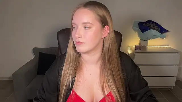 EvaMaddison online show from 07/05/26, 09:44