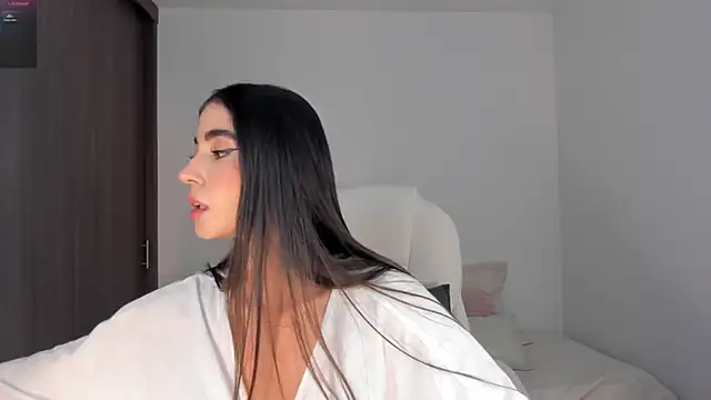 Snapshot of RebeccaBaxter chatting on 02/12/25, 12:27 RebeccaBaxter online show from 02/12/25, 12:27