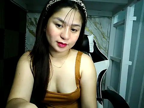 Snapshot of Mia_2022 chatting on 10/17/25, 07:11 Mia 2022 online show from 10/17/25, 07:11